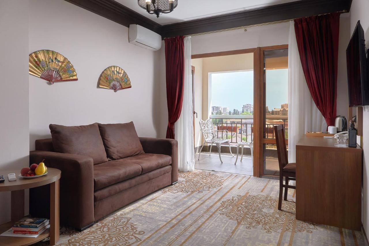 Garuda Boutique Hotel Σουχούμι Εξωτερικό φωτογραφία